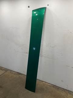 Used Peterbilt 579 LH Cab Sleeper Transition Panel