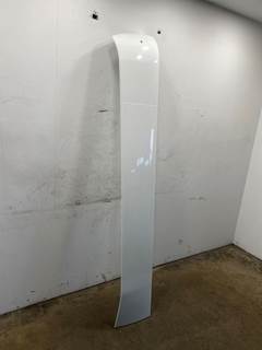 Used Peterbilt 579 LH Cab Sleeper Transition Panel