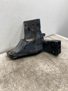 Used Kenworth T680 LH Front Cab Mount
