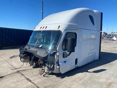 Used Freightliner Cascadia 125 Sleeper Cab
