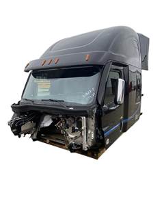 Used Freightliner Cascadia 126 Sleeper Cab