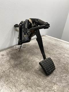 Used Freightliner Cascadia 125 Clutch Pedal Assembly