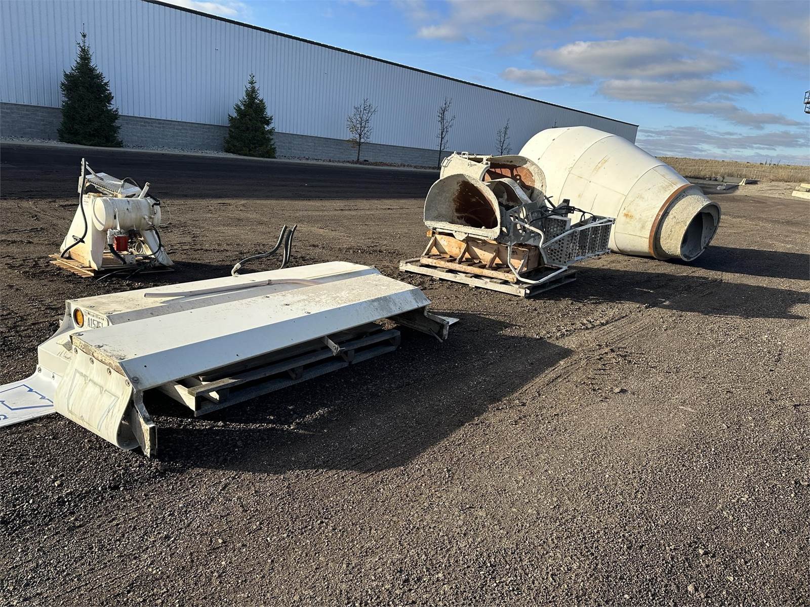 2003 McNeilus 10.5 YD Concrete / Mortar Mixer For Sale Dorr, MI 907