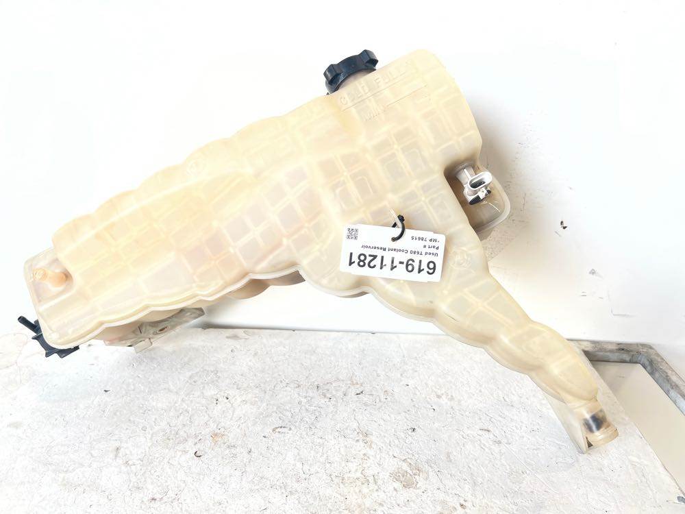 2020 Used Kenworth T680 Coolant Reservoir w/ White Level Sensor, Thread