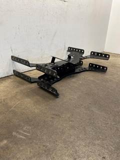 Used Freightliner Cascadia 126 Center Crossmember