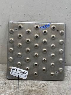 Used Freightliner Cascadia Deck Plate