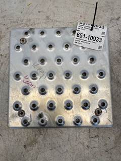 Used Freightliner Cascadia Deck Plate