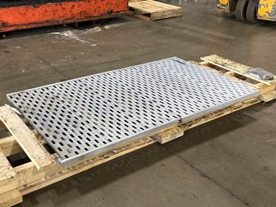 Used Freightliner FLD120 Deck Plate