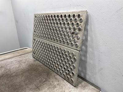 Used Kenworth T880 Deck Plate