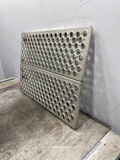 Used Kenworth T880 Deck Plate