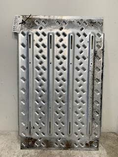Used Mack CXU613 Deck Plate