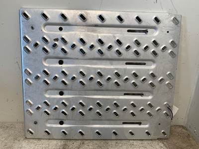 Used Mack CXU613 Deck Plate