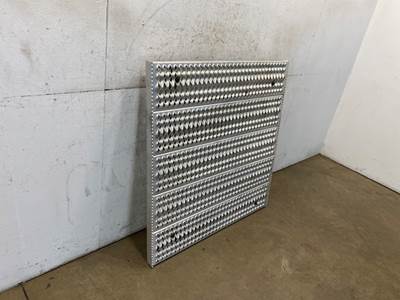 Used Peterbilt 567 Deck Plate