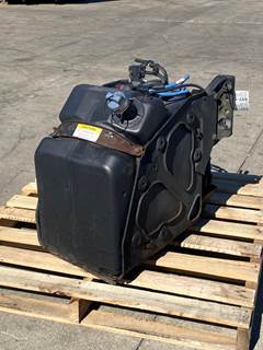 Used Freightliner Cascadia 126 DEF Tank