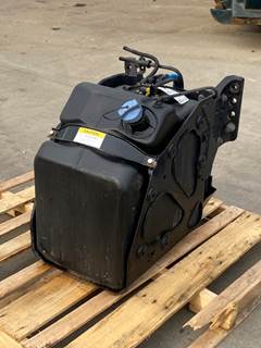 Used Freightliner Cascadia 126 DEF Tank