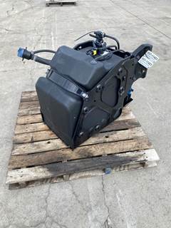 Used Freightliner Cascadia 126 DEF Tank