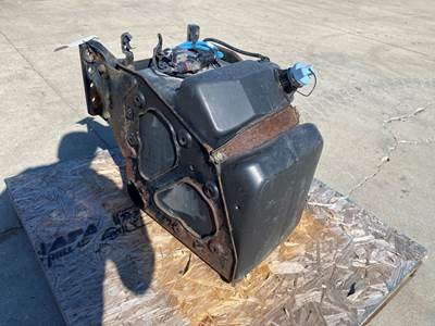 Used Freightliner Cascadia 126 DEF Tank