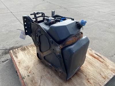 Used Freightliner Cascadia 126 DEF Tank