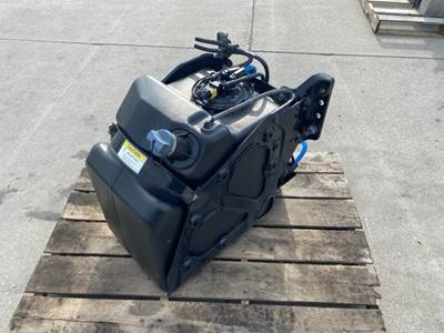 Used Freightliner Cascadia 126 DEF Tank