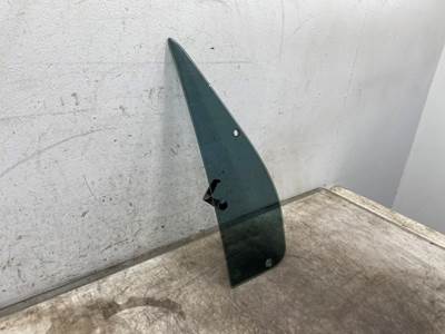 Used Sterling L9500 RH Door Vent Glass