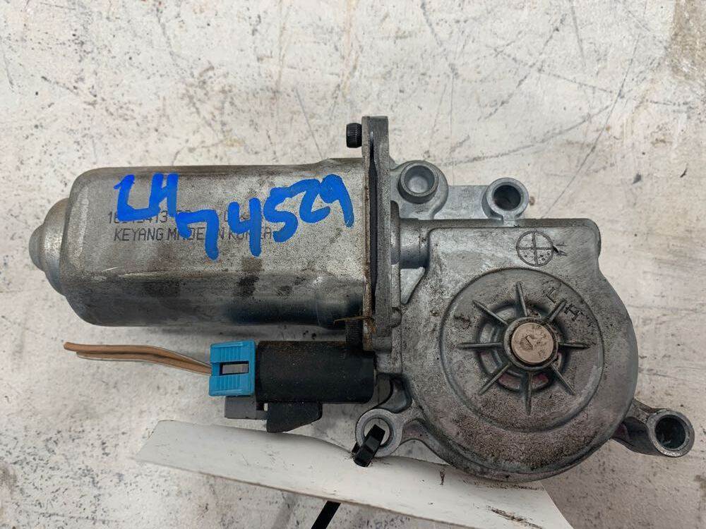 thumbnail image 2 of Power Window Regulator With Motor For Freightliner Cascadia – Front Driver Side 2 of 3