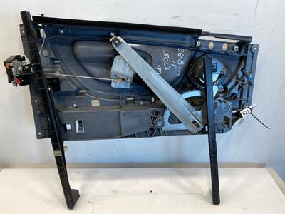 Used Freightliner Cascadia RH Window Regulator