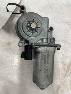 Used Freightliner Cascadia RH Window Motor