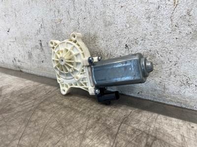Used Freightliner Cascadia RH Window Motor