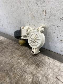 Used Kenworth T680 RH Window Motor