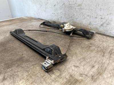 Used Kenworth T680 RH Window Regulator Assembly
