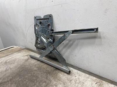 Used Volvo VNL Gen 3 RH Window Regulator