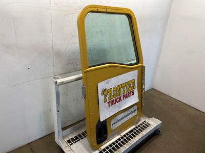 Used Caterpillar CT660 RH Door