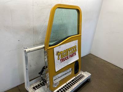 Used Caterpillar CT660 LH Door