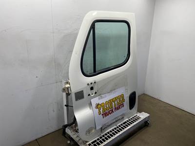 Used Freightliner Cascadia 113 LH Door