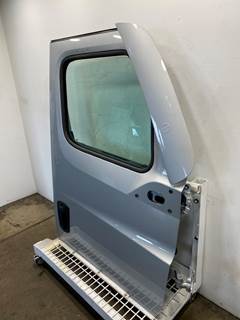 Used Freightliner Cascadia 126 RH Door