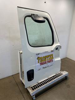 Used Freightliner Cascadia 126 RH Door
