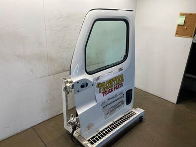 Used Freightliner Cascadia 126 LH Door