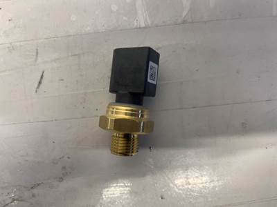 New Aftermarket Detroit Diesel DD15 Oil Pressure Sensor