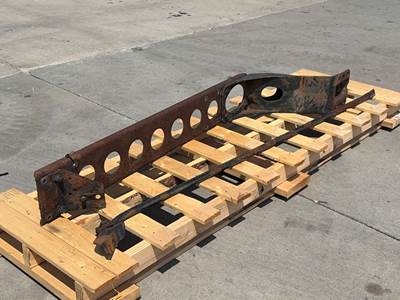 Used Freightliner Cascadia 125 Bracket, Exhaust Stack