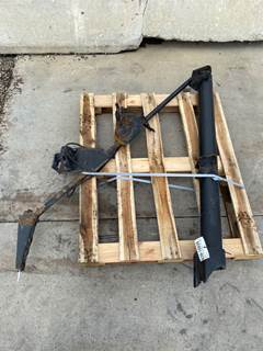 Exhaust Stack Bracket - Used International 9200