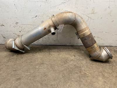 Used Volvo VNL DPF to Exhaust Stack Pipe