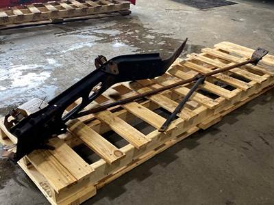 Used Volvo VNL Gen 2 Bracket, Exhaust Stack