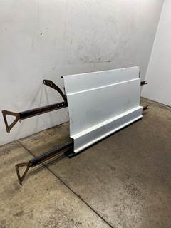 Used Freightliner Cascadia 125 RH Center Fairing