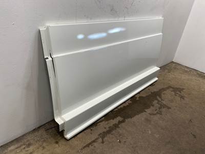 Used Freightliner Cascadia 126 LH Center Fairing