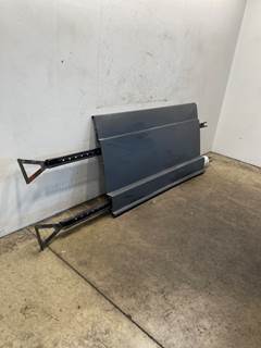 Used Freightliner Cascadia 126 RH Center Fairing