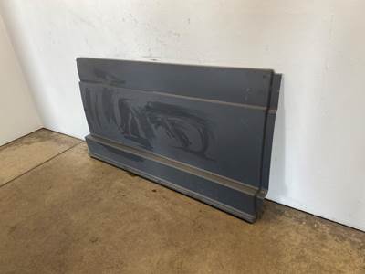 Used Freightliner Cascadia 126 RH Center Fairing