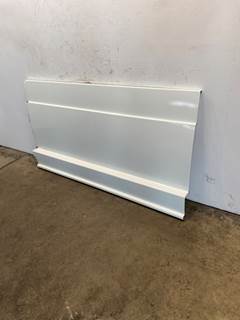 Used Freightliner Cascadia 126 LH Center Fairing