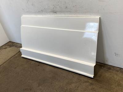 Used Freightliner Cascadia 126 LH Center Fairing