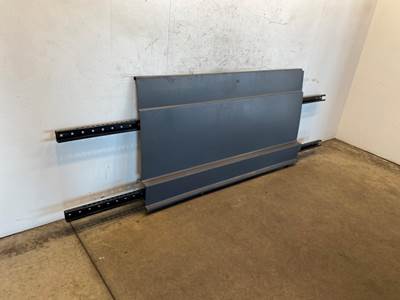 Used Freightliner Cascadia 126 RH Center Fairing