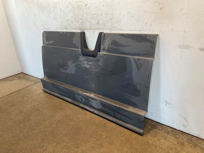 Used Freightliner Cascadia 126 LH Center Fairing